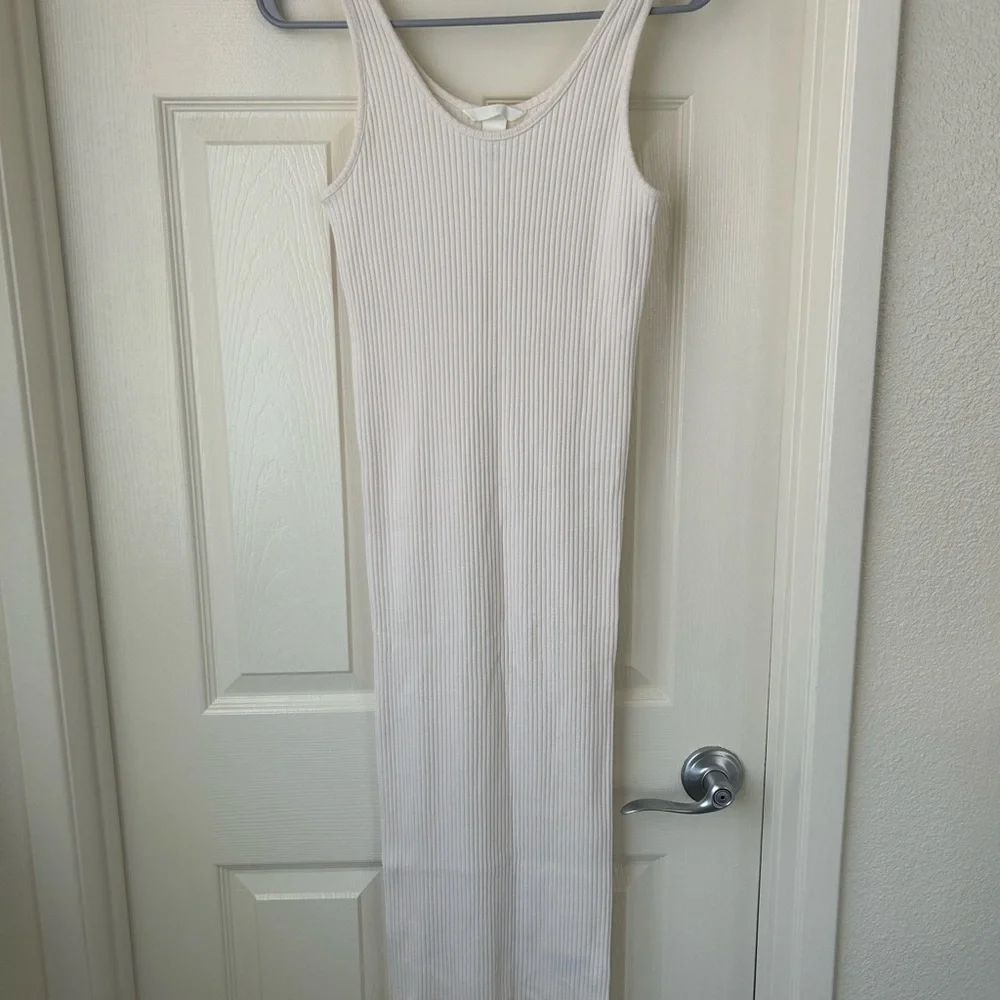 LAST CHANCE- DONATING
H&M Ribbed Dress in Cream - Picture 1 of 3
